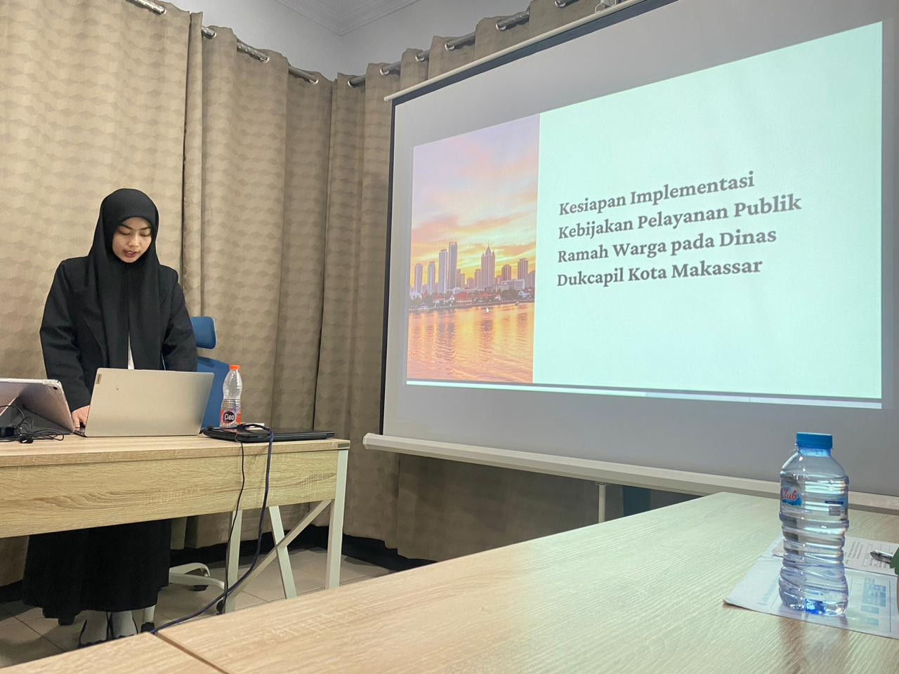 Fitria Utami Mahasiswa Ilmu Pemerintahan Ganti Ujian Tutup dengan Diseminasi Sinta 2